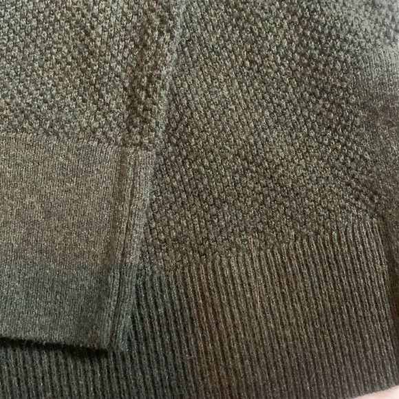 Comfy v-neck dark green sweater - Picture 2 of 3